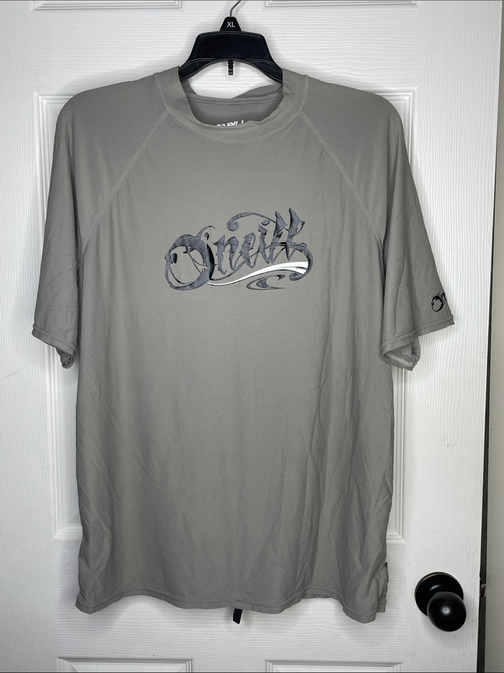O'Neill Men's Short Sleeve Logo Tee in Light Gray. Size S